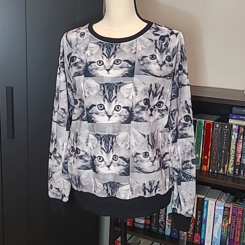 Forever 21 Soft Cat Sweater | Gray | Small | Women